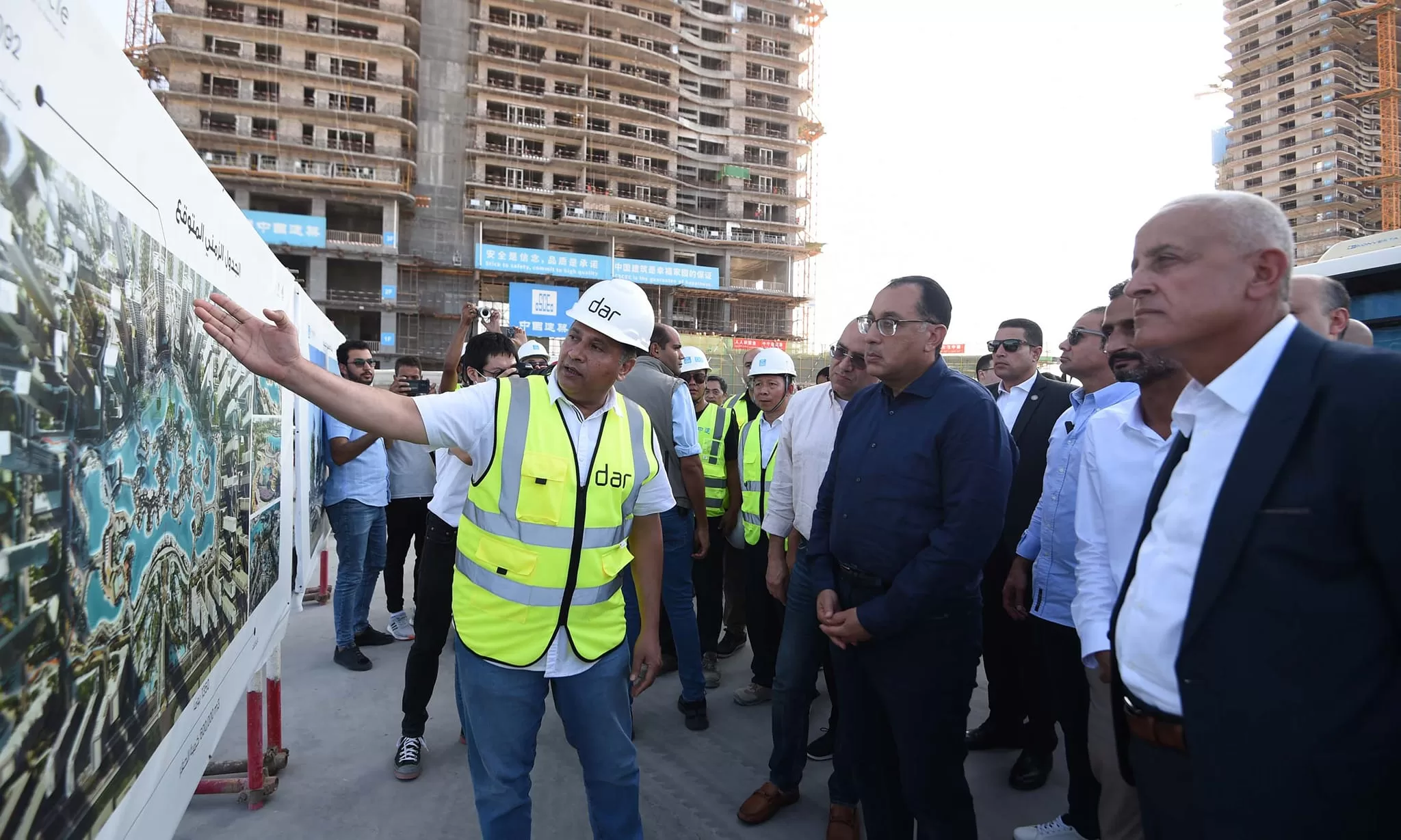 رئيس الوزراء يبدأ جولة تفقدية لمشروعات مدينة العلمين الجديدة