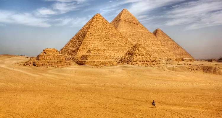 منطقة الأهرامات ؛ الآثار ؛ السياحة المصرية ؛ مصر ؛ المناطق الأثرية ؛ الجيزة