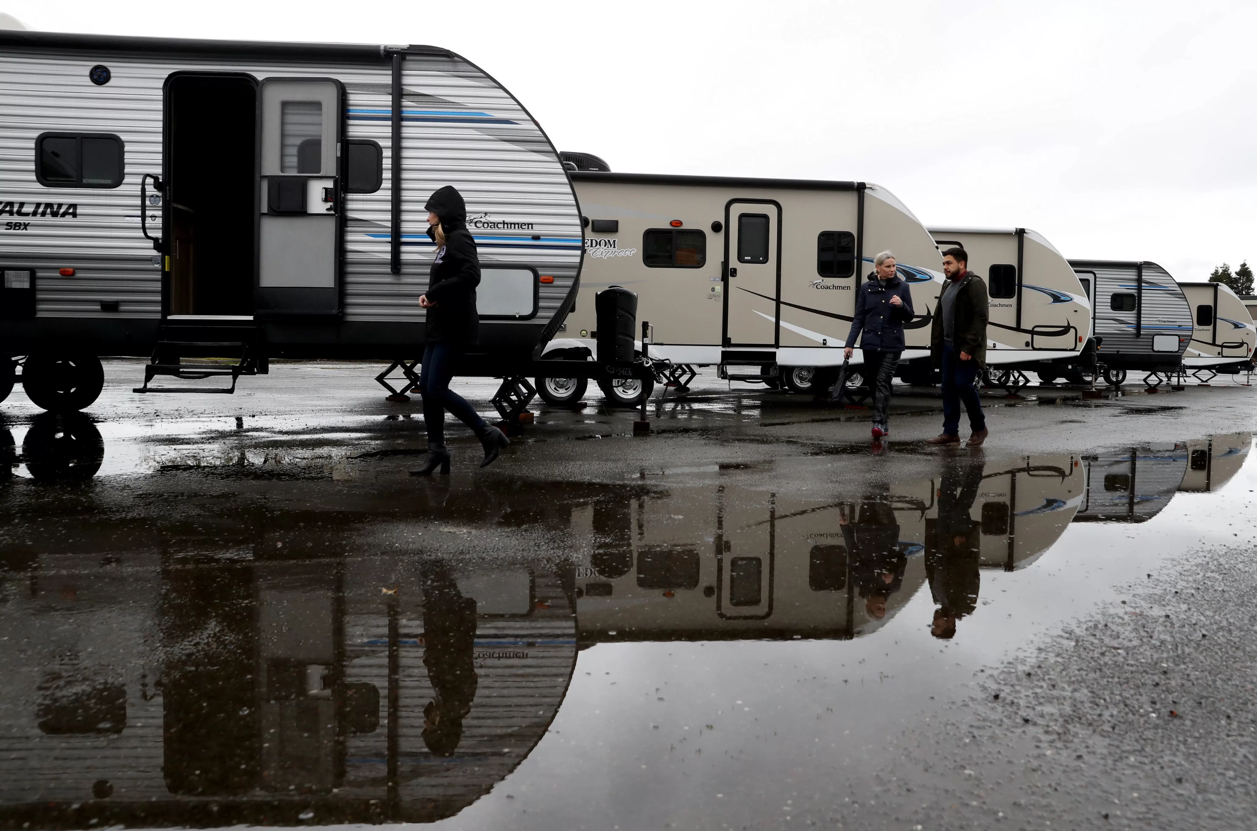 العيش في المقطورات.. أزمة إسكان متفاقمة في ولاية كاليفورنيا الأمريكية