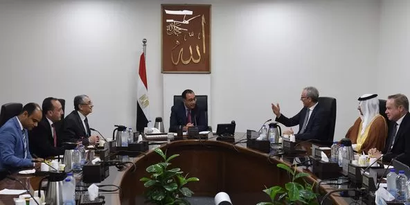 رئيس الوزراء وأكوا باور