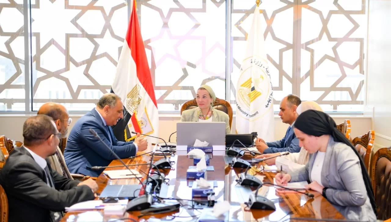 "فؤاد" تبحث الجانب البيئي لمشروع تطوير المجازر بالمحافظات