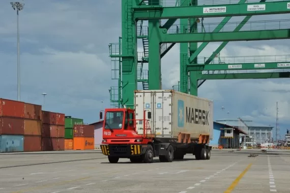 بروناي تطلق أول خط مباشر لشحن الحاويات إلى الصين