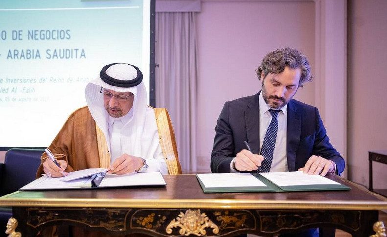 السعودية والأرجنتين توقعان مذكرة تفاهم في مجال تشجيع الاستثمار المباشر