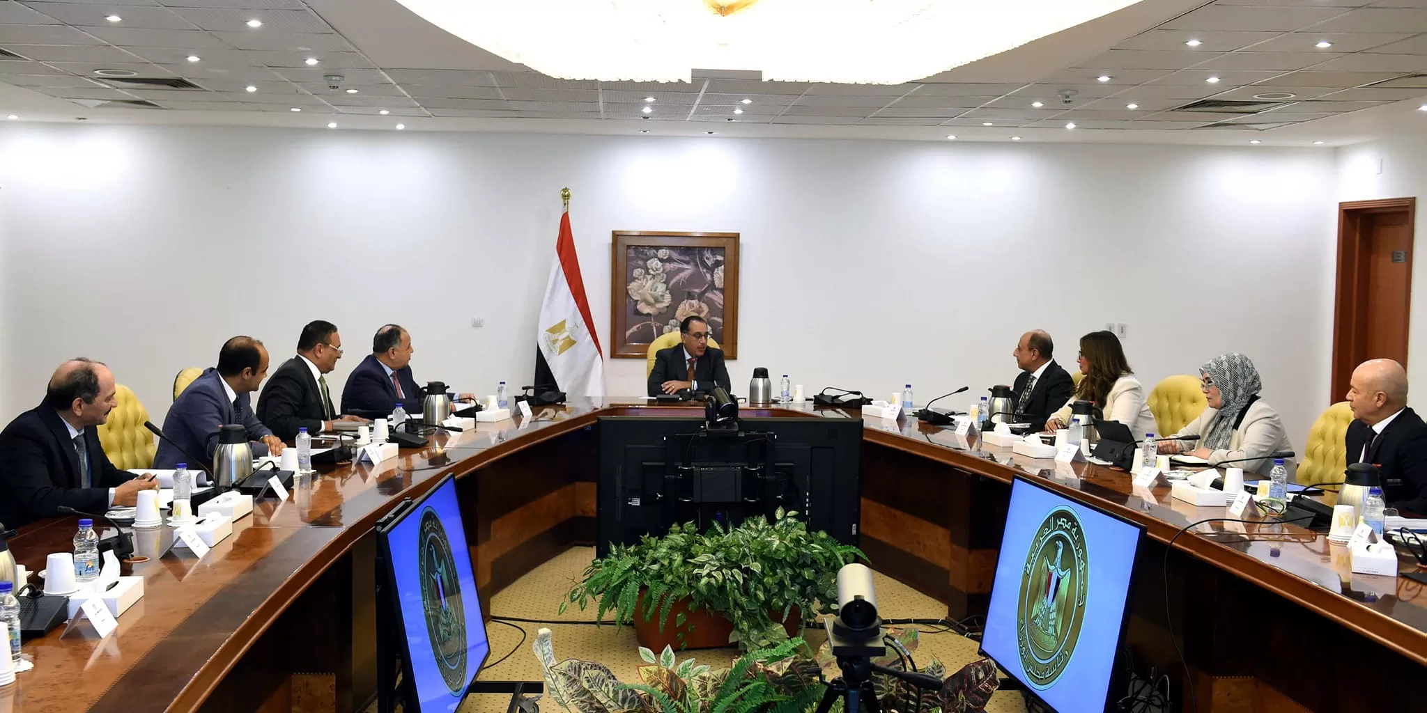 رئيس الوزراء يعقد اجتماعاً لمتابعة جهود تطوير شركة “مصر للطيران”