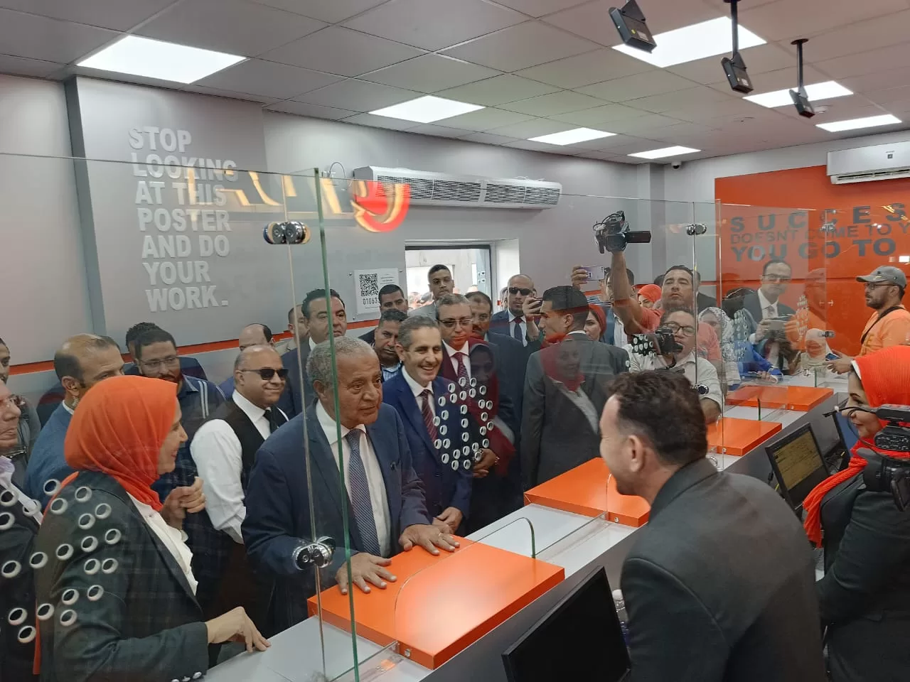 وزير التموين يفتتح أول مكتب سجل تجاري نموذجي داخل منطقة لوجيستية