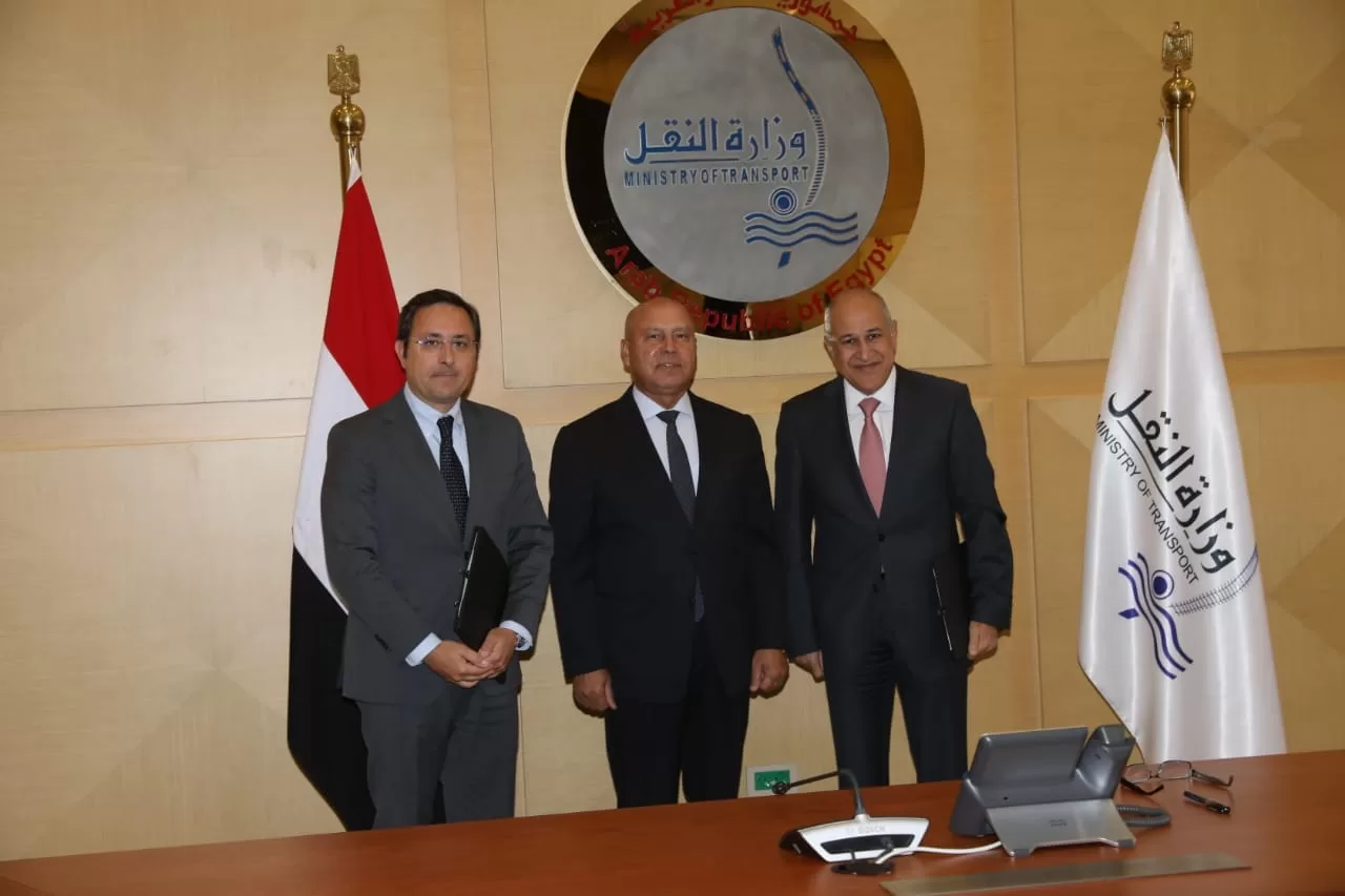 "النقل" توقع عقد تمويل وإنشاء الميناء الجاف والمركز اللوجيستي بـ"العاشر"