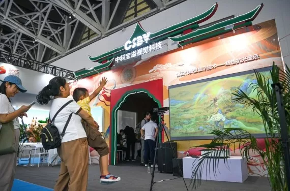 معرض للصناعات الثقافية في الصين يشهد توقيع صفقات بقيمة 2 مليار دولار