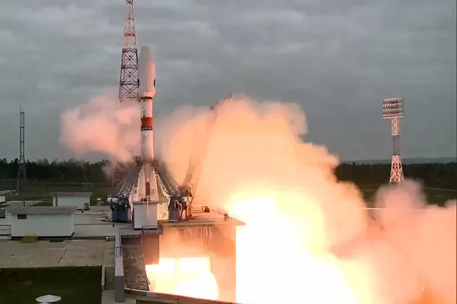 In this grab from a handout footage taken and released by the Russian Space Agency Roscosmos on August 11, 2023, a Soyuz 2.1b rocket with the Luna-25 lander blasts off from the launch pad at the Vostochny cosmodrome, some 180 km north of Blagoveschensk, in the Amur region. Russia launched its first probe to the Moon in almost 50 years on August 11, 2023, a mission designed to give fresh impetus to its space sector, which has been struggling for years and become isolated by the conflict in Ukraine. The launch of the Luna-25 probe is Moscow's first lunar mission since 1976, when the USSR was a pioneer in the conquest of space. The spacecraft is due to reach lunar orbit in five days. (Photo by Handout / Russian Space Agency Roscosmos / AFP) / RESTRICTED TO EDITORIAL USE - MANDATORY CREDIT "AFP PHOTO / Russian Space Agency Roscosmos / handout" - NO MARKETING NO ADVERTISING CAMPAIGNS - DISTRIBUTED AS A SERVICE TO CLIENTS