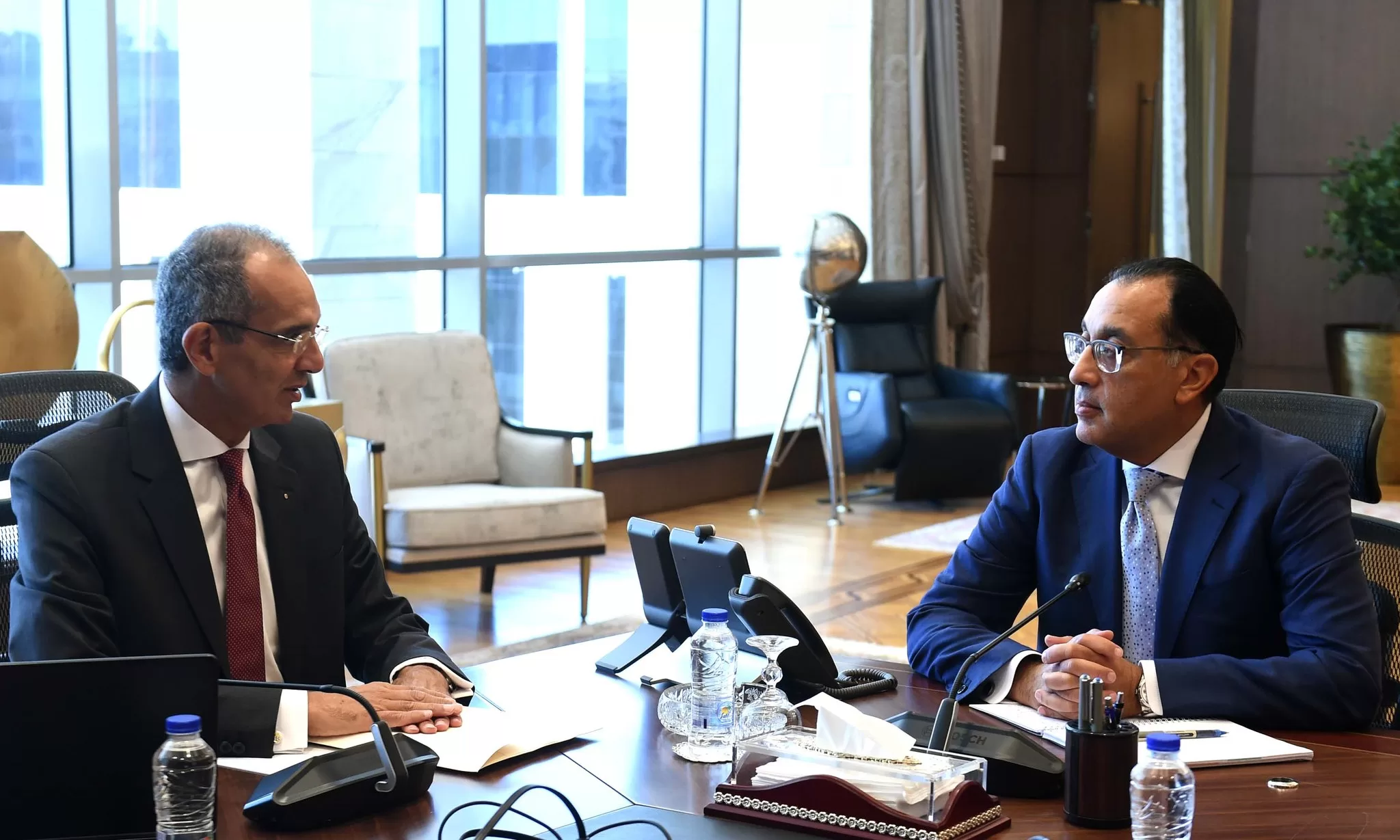 رئيس الوزراء يتابع مع وزير الاتصالات عددا من مشروعات وملفات عمل الوزارة