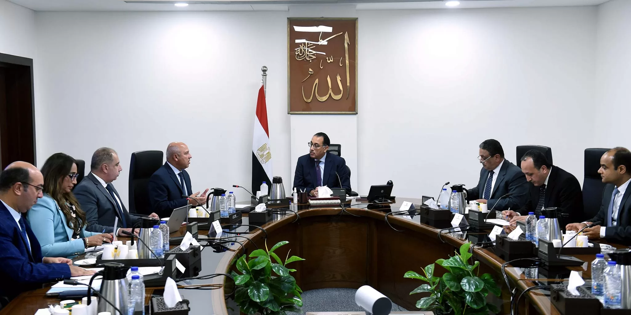 رئيس الوزراء يستعرض خطة تطوير النقل النهري