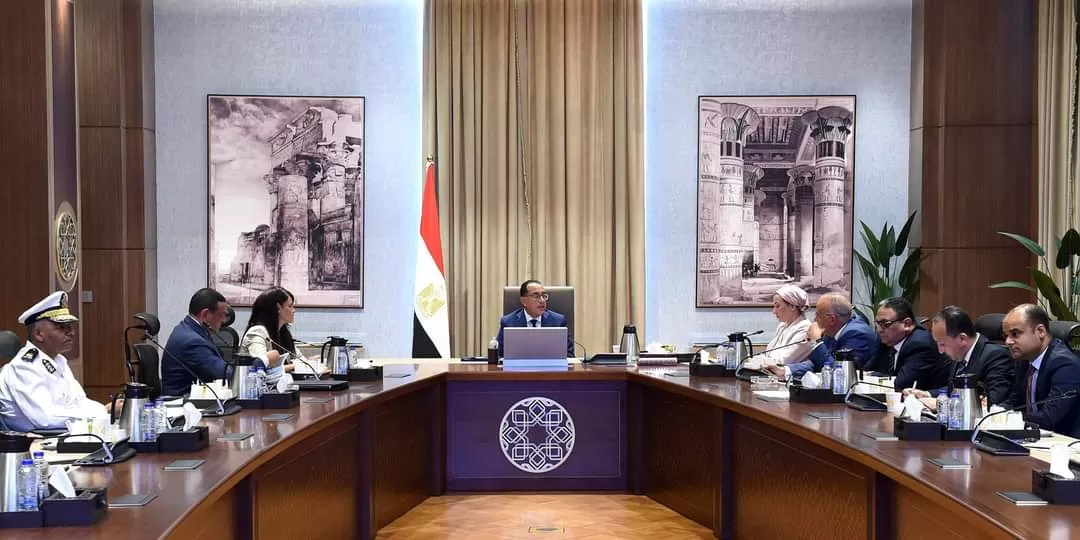 رئيس الوزراء يستعرض جهود التخلص الآمن من نواتج تطهير المجاري المائية