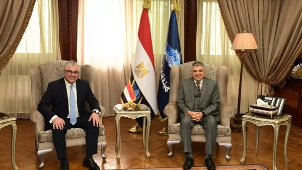 "ربيع" و"جمال الدين" رئيسين لقناة السويس والمنطقة الاقتصادية لمدة عام إضافى