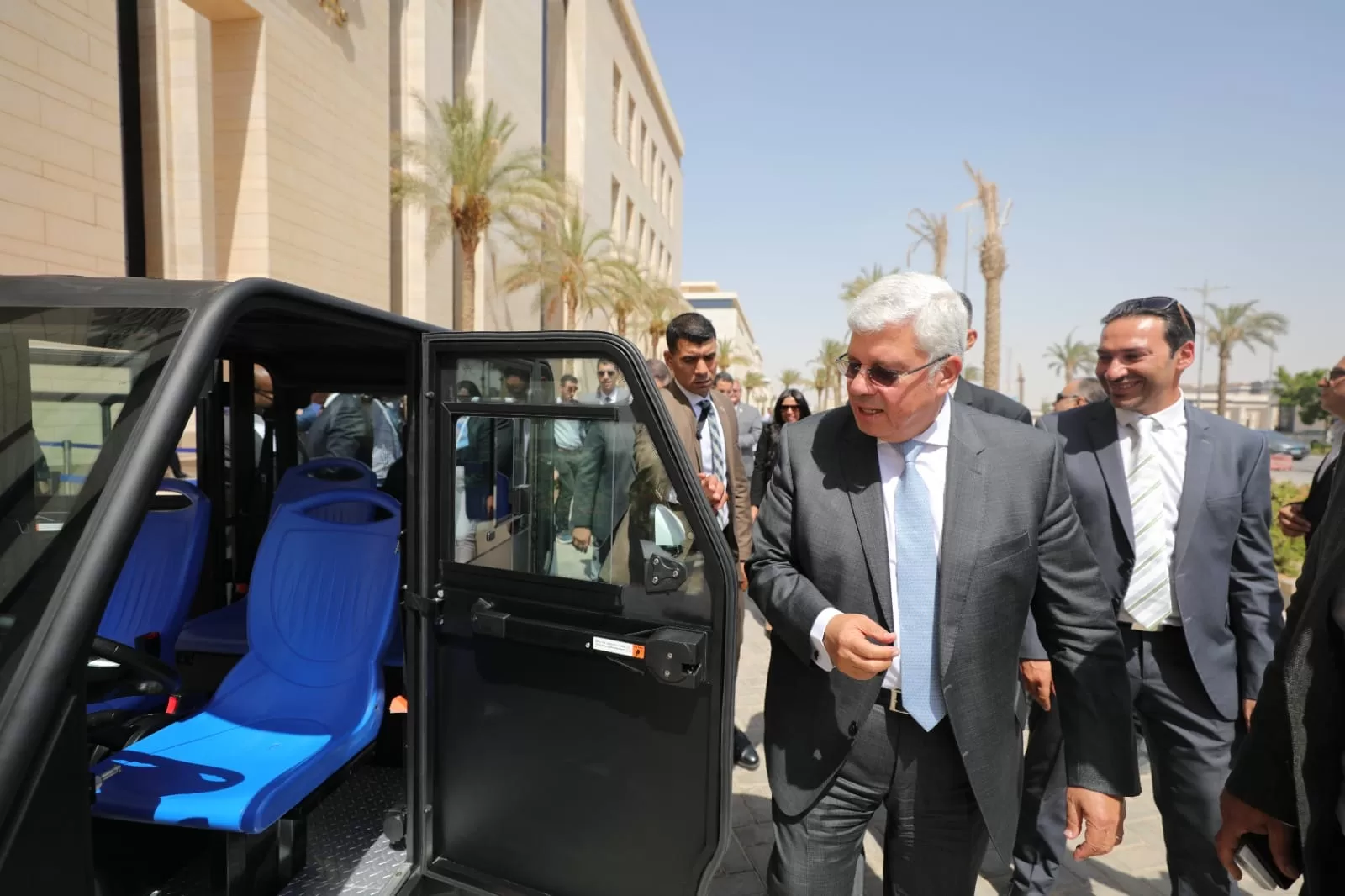 توقيع عقود تصميم وتصنيع أول سيارة كهربائية مصرية محلية الصنع