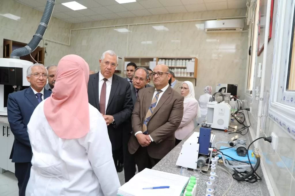وزير الزراعة يفتتح معمل خصوبة الأراضي.. ويتفقد وحدة الاستشعار عن البعد