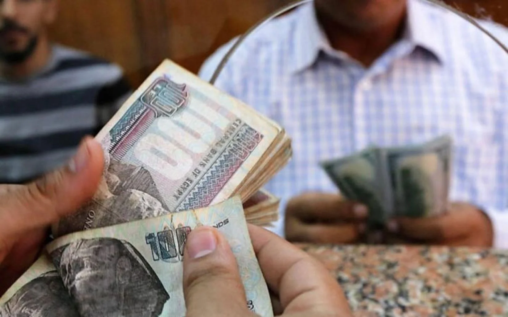 الجنيه ؛ الدولار ؛ سعر الصرف ؛ العملة ؛ الاقتصاد المصري ؛ تعويم الجنيه ؛ خفض الجنيه