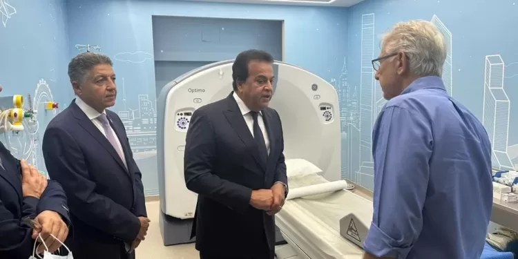 "عبدالغفار" يبحث مع مجموعة طبية يونانية التعاون بالقطاع الصحي