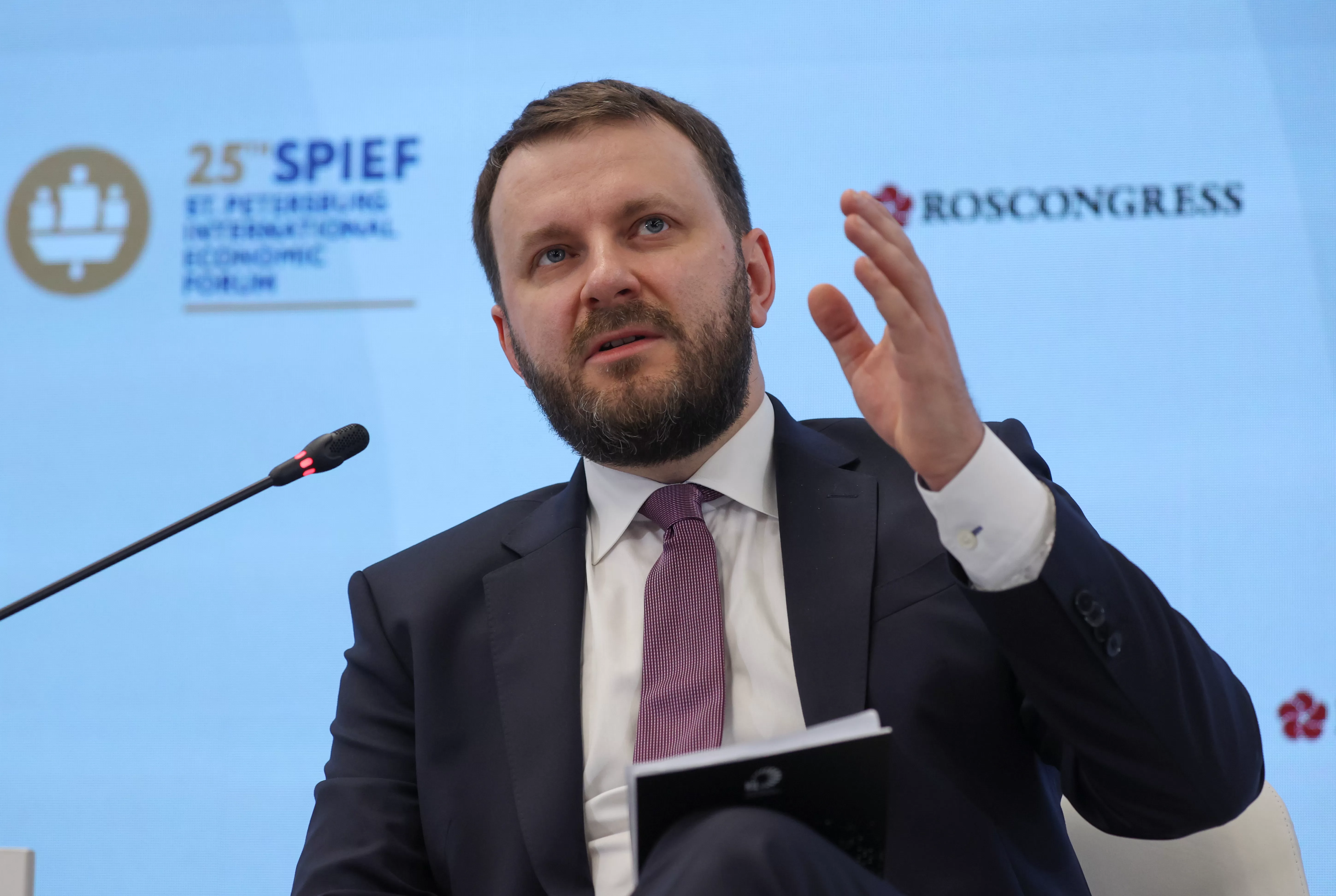 مساعد الرئيس الروسي، مكسيم أوريشكين ؛ روسيا