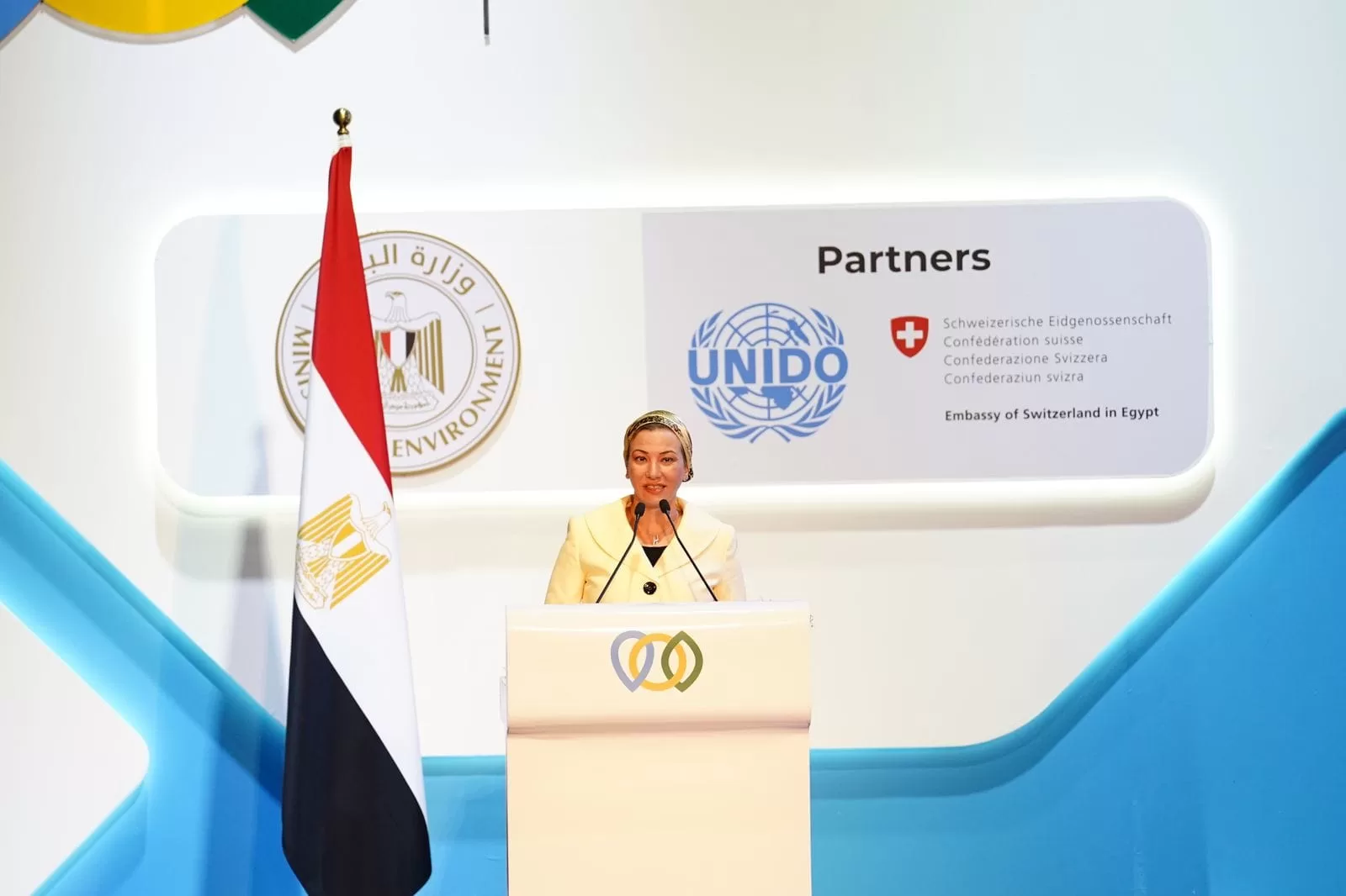 وزيرة البيئة: مليار جنيه عائد سنوي من كبس قش الأر