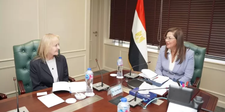 "التخطيط" تبحث مستجدات التعاون مع البنك الأوروبي لإعادة الإعمار