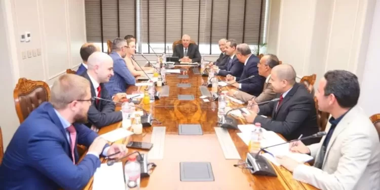 "القصير" يبحث فرص التعاون مع شركة روسية لتصنيع المعدات الزراعية