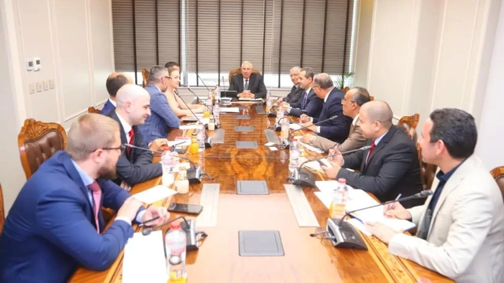 "القصير" يبحث فرص التعاون مع شركة روسية لتصنيع المعدات الزراعية
