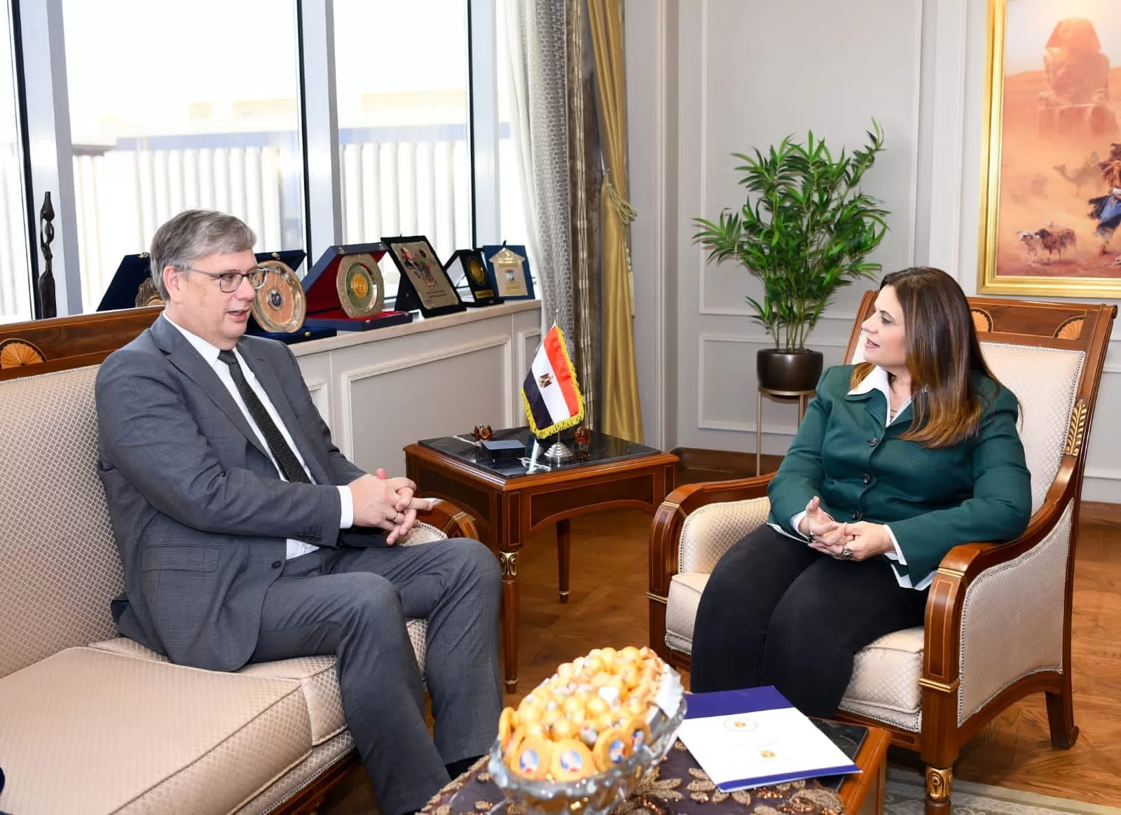 "جندي" تبحث مع سفير هولندا تأهيل الشباب المصريين لأسواق العمل الأوروبية