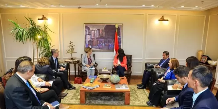 مصر تبحث مع البنك الدولي تطورات توسيع مظلة برنامج "تكافل وكرامة"