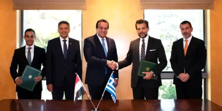 بروتوكول تعاون بين "الصحة" و"مجموعة أثينا" للاستثمار في القطاع الطبي بمصر