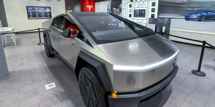 شاحنات تسلا سايبر تراك الكهربائية