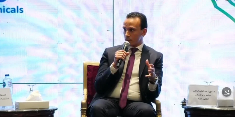 عبد الخالق إبراهيم مساعد وزير الإسكان للشئون الفنية