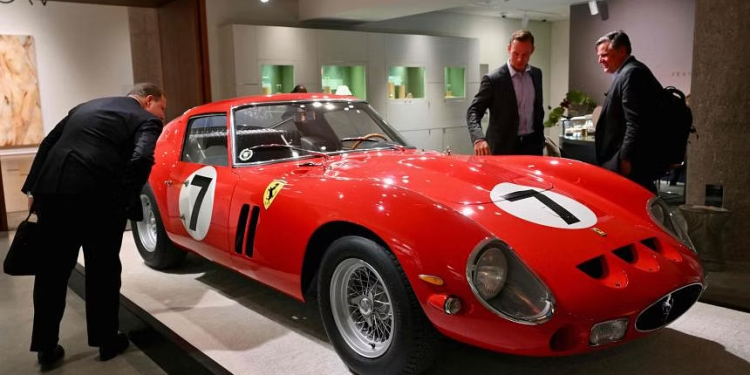 سيارة فيراري كلاسيكية تحطم الرقم القياسي بمزاد في نيويورك