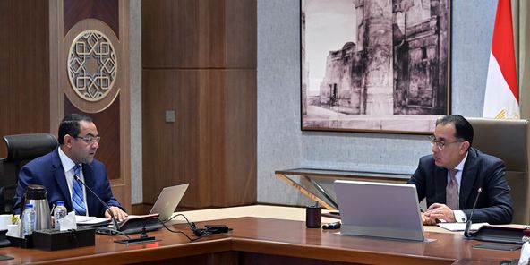 رئيس الوزراء ورئيس جهاز التنظيم والإدارة