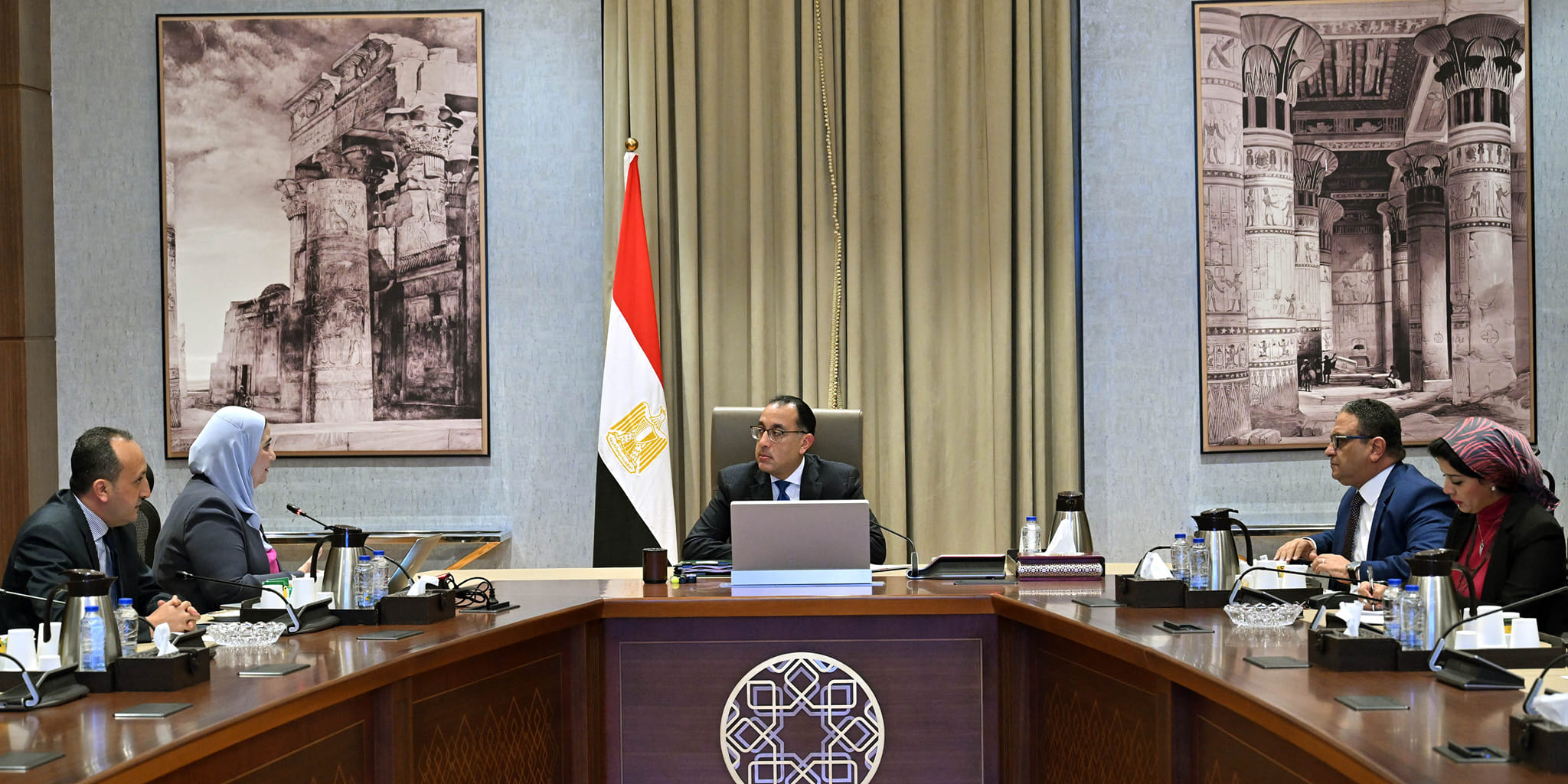 رئيس الوزراء يتابع عدد من ملفات وزارة التضامن الاجتماعي