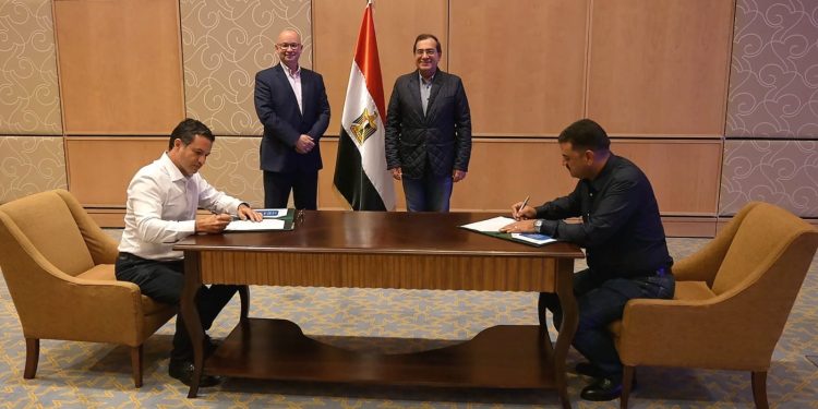 مصر توقع عقدًا للتنقيب عن الذهب باستثمارات 2.5 مليون دولار