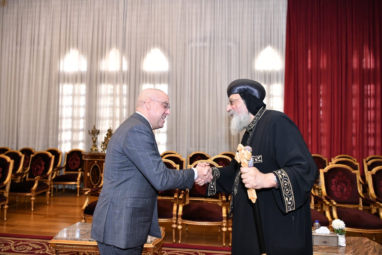 وزير الإسكان والبابا تواضروس يتابعان موقف تنفيذ الكنائس بالمدن الجديدة