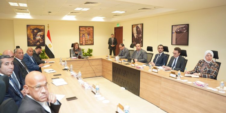 "مصر السيادي" يبحث مع القطاع الخاص التوسع في مدارس القرية الكونية