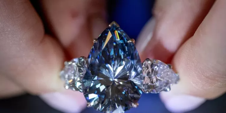 عرض أكبر ماسة زرقاء في مزاد "كريستيز" الأسبوع الجاري