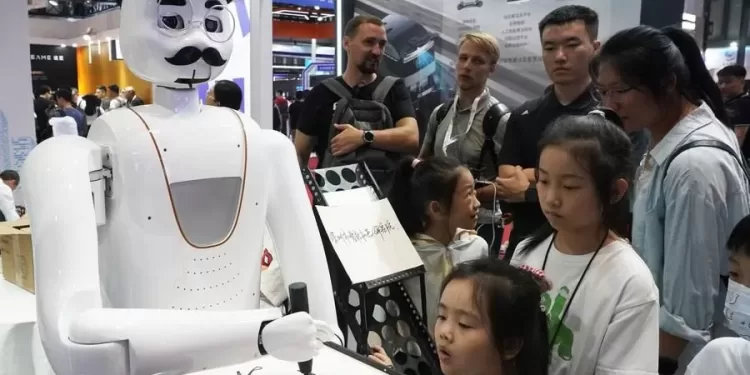 الصين تستهدف بناء نظام ابتكار للروبوتات البشرية بحلول 2025
