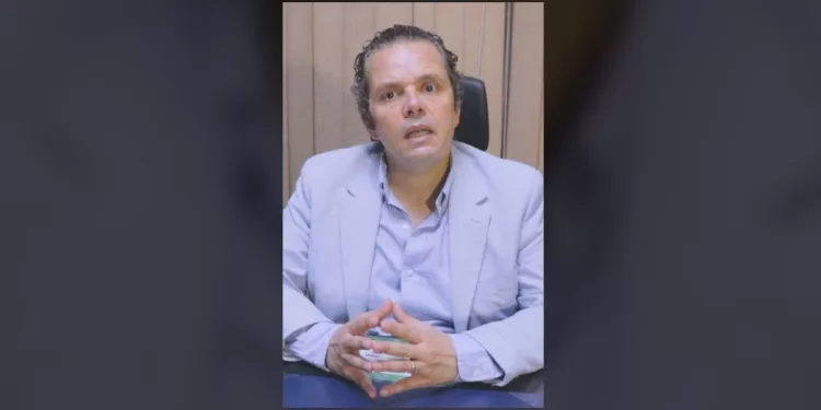 الدكتور عادل خطاب، أستاذ الأمراض الصدرية بجامعة عين شمس،