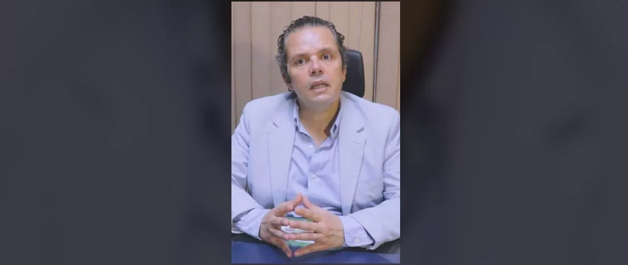 الدكتور عادل خطاب، أستاذ الأمراض الصدرية بجامعة عين شمس،