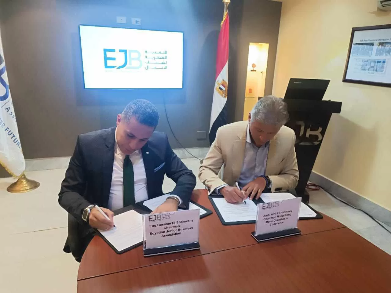 "شباب الأعمال" توقع اتفاقية تعاون مع غرفة تجارة هونج كونج