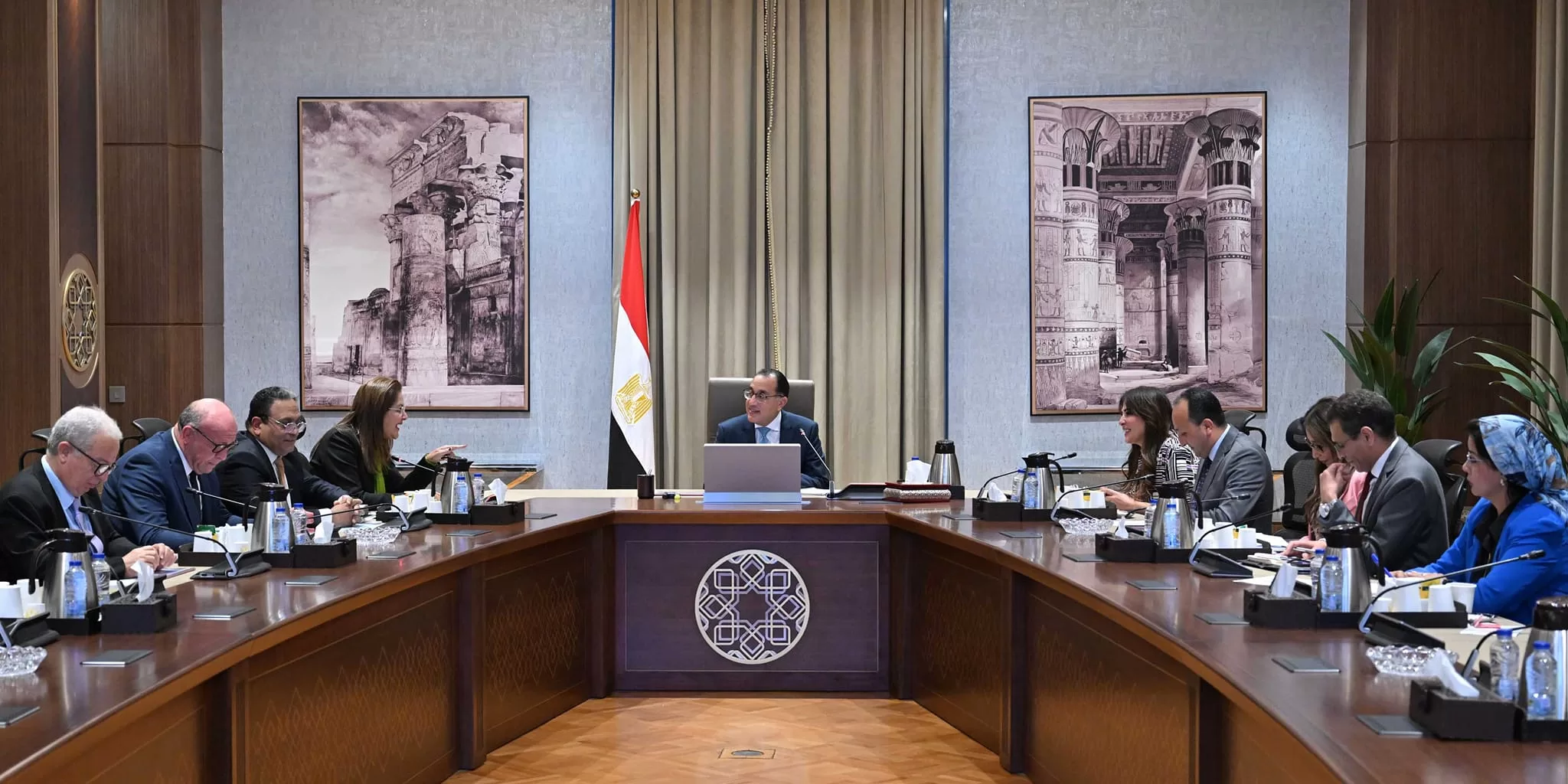 رئيس الوزراء يتابع جهود إعادة هيكلة بنك الاستثمار القومى