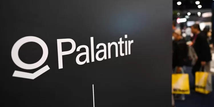 سهم "بلانتير تكنولوجيز" الأمريكية يعزز مكاسبه لنحو 200% هذا العام