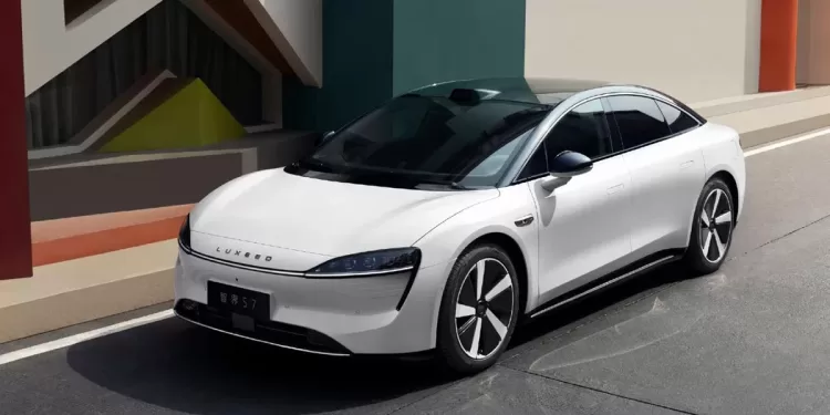 بنصف الثمن.. "هواوي" تطلق سيارة تتفوق على "تسلا"