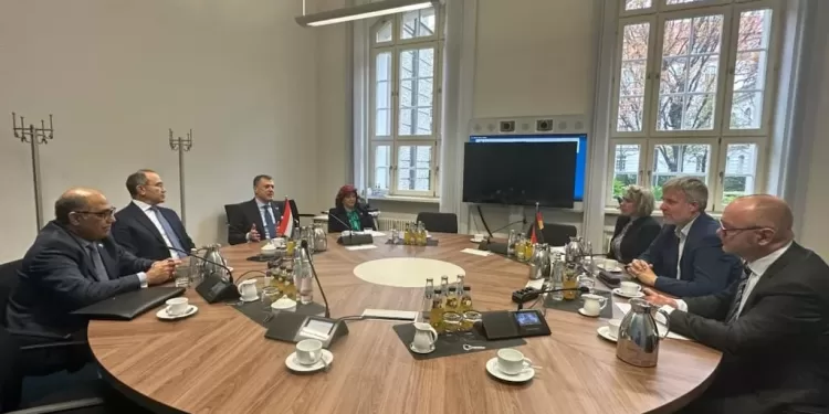 وزير السياحة والآثار ومفوض الحكومة الفيدرالية الألمانية يبحثان تعزيز التعاون المشترك