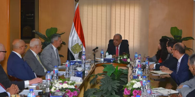 وزير قطاع الأعمال يتابع تنفيذ اشتراطات التصنيع الجيد بشركات "القابضة للأدوية"