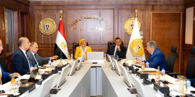 اختيار 9 جراجات للحافلات الكهربائية ضمن "إدارة تلوث الهواء بالقاهرة الكبرى"