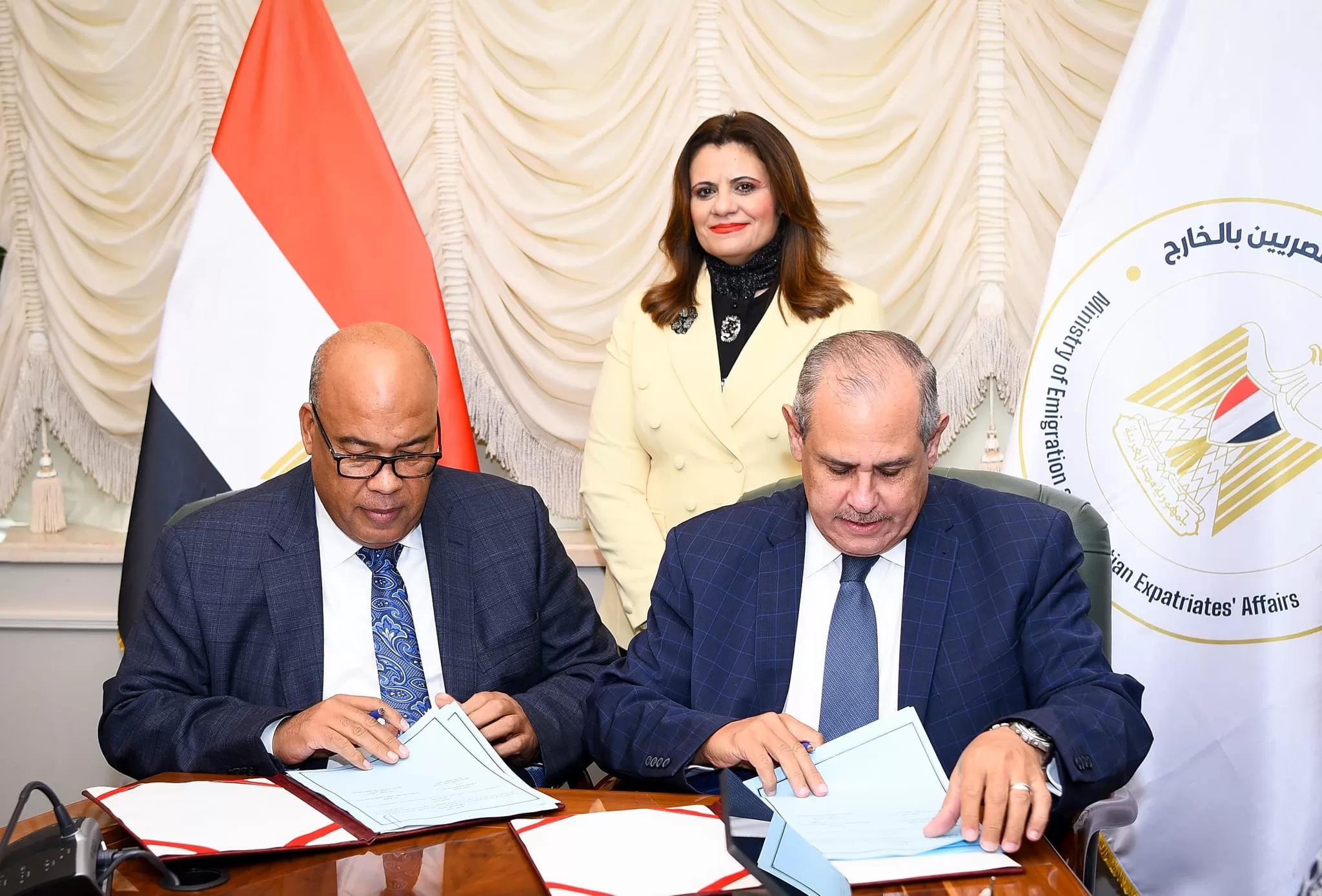 بروتوكول تعاون بين "الهجرة" و"تجارية القاهرة" لتوفير فرص تدريب وتشغيل للشباب