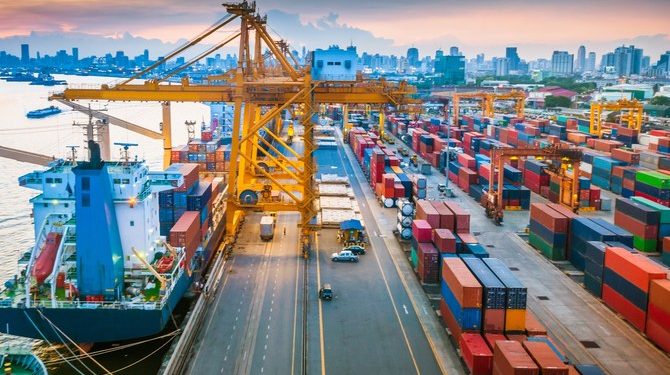 الصادرات ؛ الواردات ؛ الموانئ ؛ سلاسل الإمداد