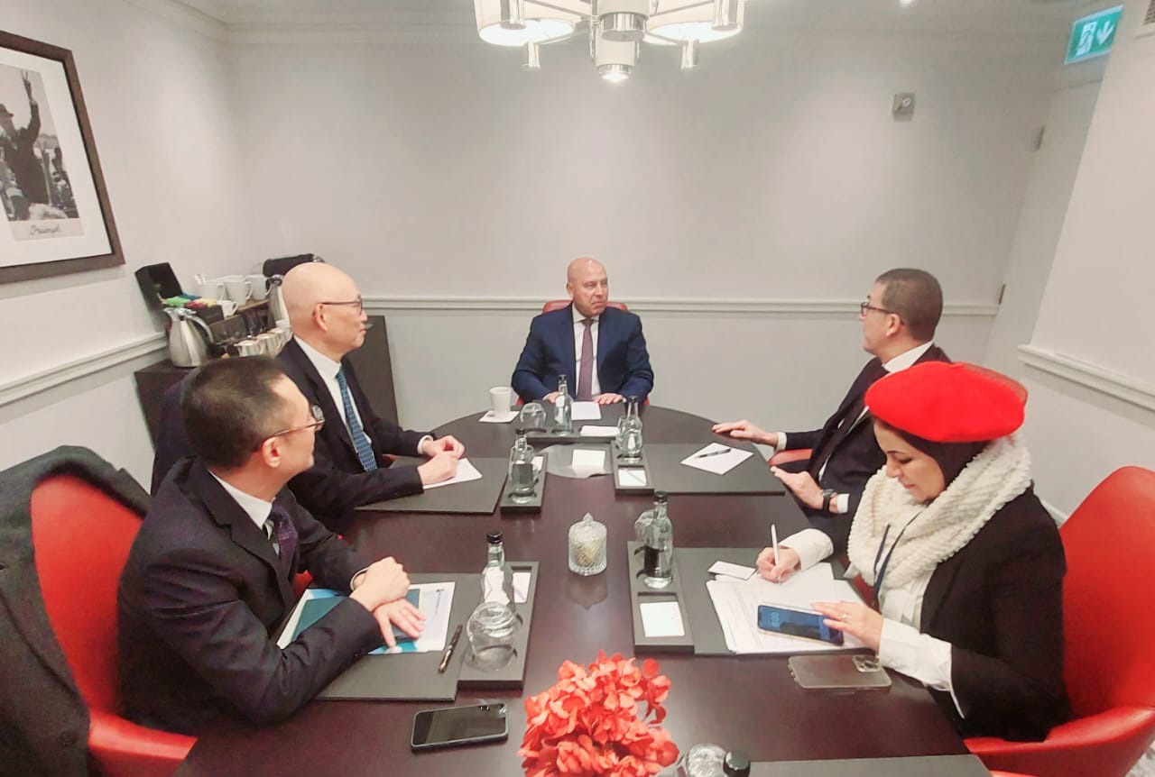 وزير النقل يجتمع مع هاتشيسون العالمية